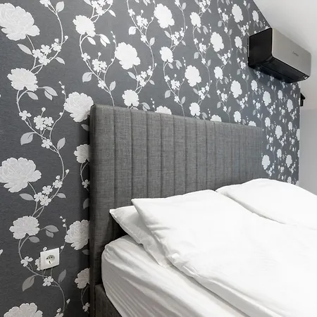 Appartamento Urban Five #5 - Free Parking - Stylish One-Bedroom Apartments With Kitchen & Parking
