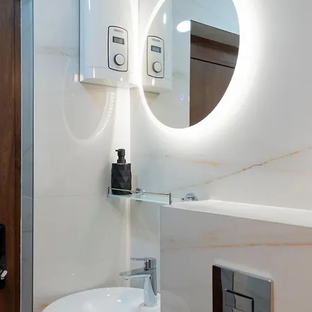 Appartamento Urban Five #5 - Free Parking - Stylish One-Bedroom Apartments With Kitchen & Parking *