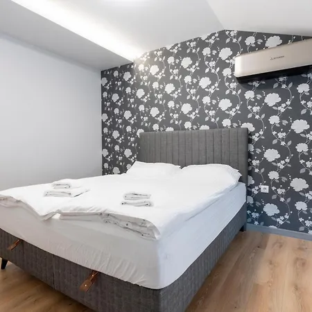 Urban Five #5 - Stylish One-bedroom With Kitchen & Parking Apartmán Veliko Tarnovo