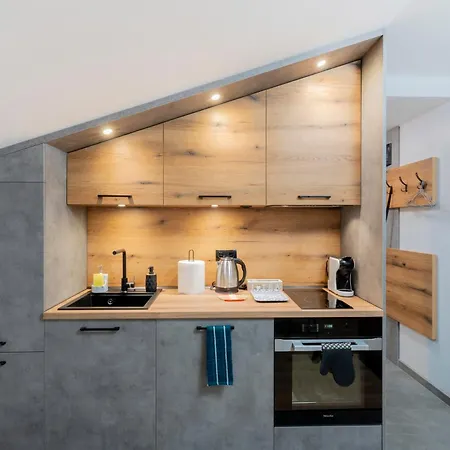 Urban Five #5 - Free Parking - Stylish One-Bedroom Apartments With Kitchen & Parking Veliko Tărnovo