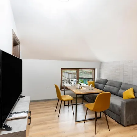 Urban Five #5 - Free Parking - Stylish One-bedroom With Kitchen & Parking