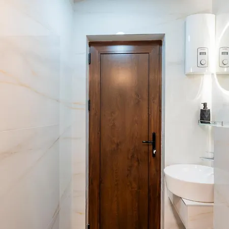 Urban Five #5 - Free Parking - Stylish One-Bedroom Apartments With Kitchen & Parking Appartamento