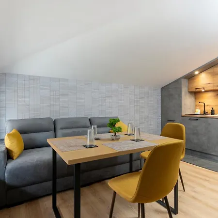 Urban Five #5 - Free Parking - Stylish One-bedroom With Kitchen & Parking *