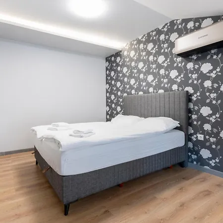 Urban Five #5 - Free Parking - Stylish One-bedroom With Kitchen & Parking *