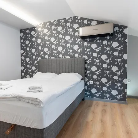 Urban Five #5 - Free Parking - Stylish One-Bedroom Apartments With Kitchen & Parking Appartamento
