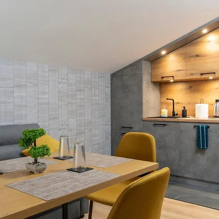 Urban Five #5 - Free Parking - Stylish One-bedroom With Kitchen & Parking
