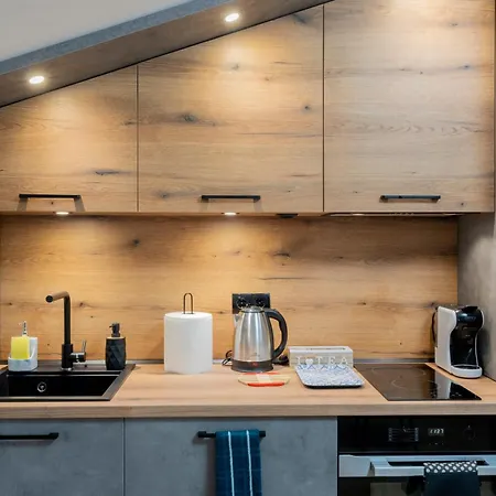 Urban Five #5 - Free Parking - Stylish One-Bedroom Apartments With Kitchen & Parking Appartamento