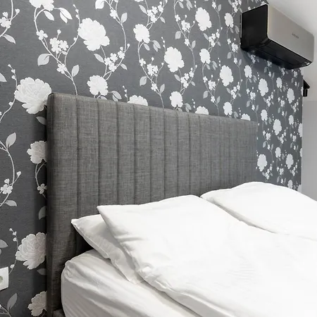Urban Five #5 - Free Parking - Stylish One-Bedroom Apartments With Kitchen & Parking Veliko Tărnovo