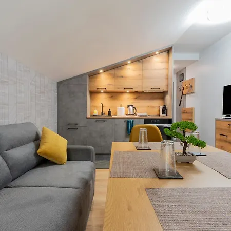 Urban Five #5 - Free Parking - Stylish One-bedroom With Kitchen & Parking